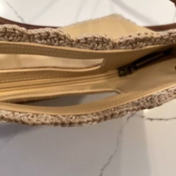 The Sak Linden 3-in-1 - Clutch, Shoulder or Convertible Leather Crossbody Bag - Picture 5 of 14